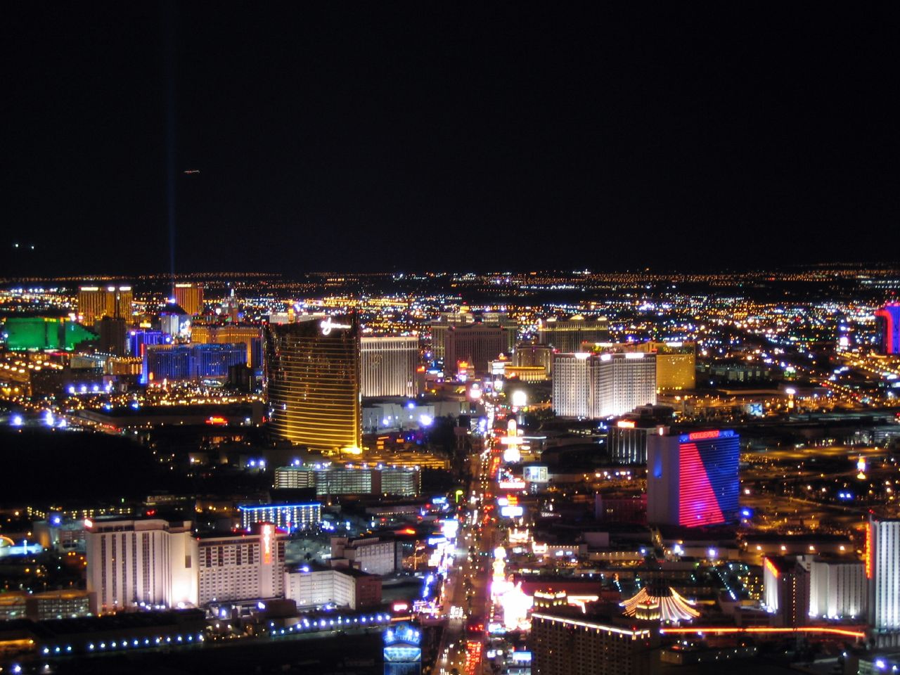 The Vegas Strip is one of the best honeymoon locations for casino lovers!